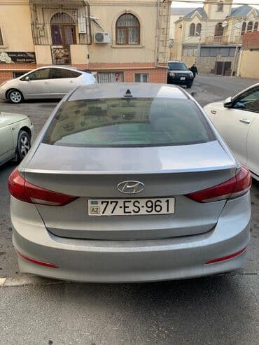 Hyundai: Hyundai Elantra: 2 l | 2016 il Sedan — 4