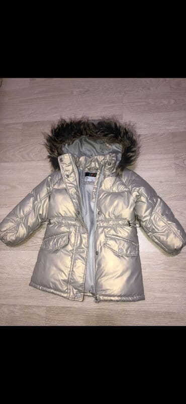 детская парка: Детская куртка в отличном состоянии.Очень тёплая,покупали в России — 1