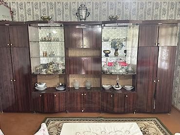 Qonaq otağı üçün iri vitrinli-seçki mebel dəsti - Material: tünd qoz