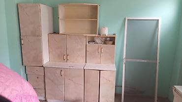 Mətbəx mebeli satılır. - Komplekt: yuxarı və aşağı dolablar, açıq rəf