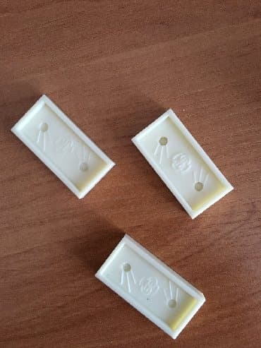 uşaq sintezatoru: Bütün daşlar təzə kimidir, qırığı yoxdur. Yalnız 4ün 5i olan bir daş — 2