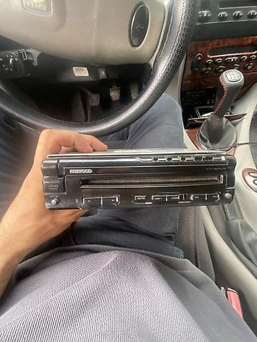 Kenwood KVT-54DVDR avtomobil multimedya mərkəzi - 1-DIN gövdə