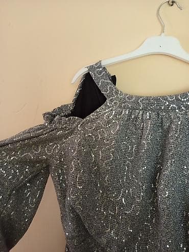 Женская одежда: 42 razmer 44 dede geder Gümüşü rəngli, payetlərlə tam örtülü uzun — 2