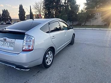 Avtomobil alışı: Toyota Prius (2-ci nəsil) hibrid hetçbek Xüsusiyyətlər: - Hibrid — 7