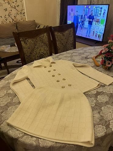 ag etek: Qadınlar üçün iki hissəli trikotaj dəst - Rəng: krem/ekru - Komplekt — 2