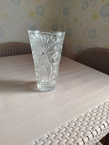 Vazalar: Bir vaza, Xrustal — 1