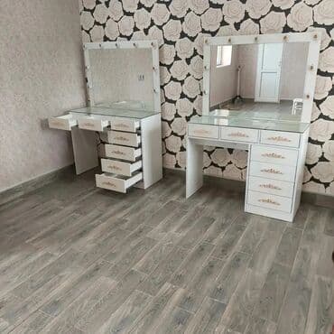 bərbər guzgusu: Yeni, Makiyaj üçün masa, Güzgülü — 2