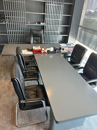 Ofis dəst mebeli: Ofis mebel dəsti – müasir boz rəngdə Tərkibi: - Geniş iş masası — 2