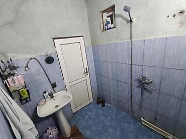 razın: Satilir:4 otaqlı mənzil heyet evi.Oz şexsi evimdir.3 yataq otagi,1 — 7