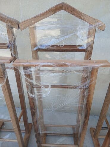 вешалка для брюк и рубашек напольная: Bu, paltarların səliqəli saxlanması üçün nəzərdə tutulmuş taxta — 10