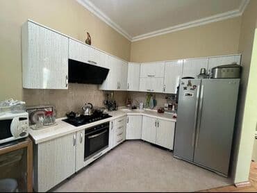 ucuz metbext mebeli: *Mətbəx mebeli TƏCİLİ satılır* ‼️ Qiymət 750₼ Ölçü 2.80*2.70 Suni — 1