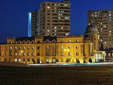 Şəhərin mərkəzində Gənclik və N.Nərimanov metrostansiyasına yaxın 4
