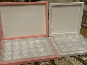 sandığ: Şokolad yığmaq üçün qutu. Ağ 12 azn, çəhrayı 15azn Qeyd: Şəkildə iki — 1