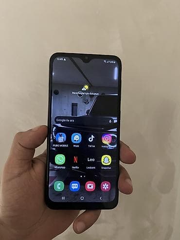 Samsung Galaxy A20, rəng - Qara, İki sim kartlı