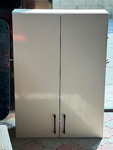 polkali skaf: Ağ rəngli iki qapılı asma dolab - Material: parlaq örtüklü MDF/LDSP — 1