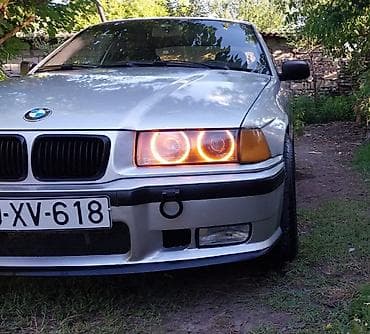 BMW 3 Series E36 sedan, gümüşü rəng. - Orijinal BMW emblem və M paket — 1