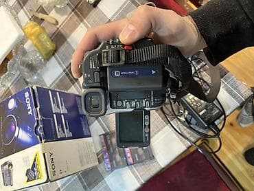 Kompüter, noutbuk və planşetlər: Sony Handycam Digital8 videokamera Xüsusiyyətlər: - Digital8 kasseta — 3