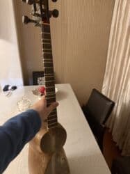 Pianolar: Tar satılır -tut ağacındandır,çanaqla qol arasında çat var (100 manata — 1