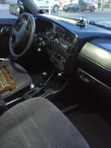 07 ucuz: Volkswagen Golf III, qara rəng, 5 qapılı hetçbek. Xüsusiyyətlər: - — 5