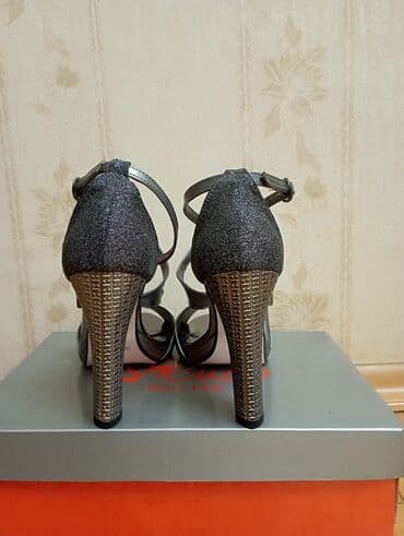 бус сапог грузовой в бишкеке: Сапоги, Размер: 40, цвет - Серебристый, Б/у — 2