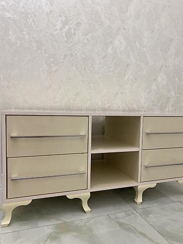 ref: Düz TV altlığı, Polkalı, Laminat — 2