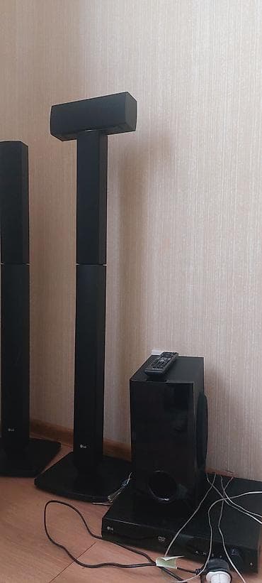 LG ev kinoteatrı – 5.1 səs sistemi Komplekt: - 2 ədəd hündür ön