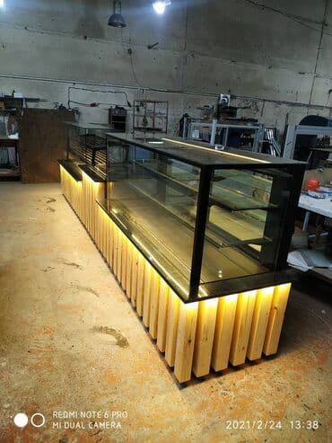 böyük soyuducu: Yüksək keyfiyyətdə şirniyyat vitrinlərinin istənilən ölçü və dizaynda — 28