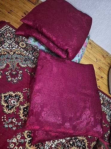 Bordo rəngli, naxışlı döşək - Parça: parlaq naxışlı jacquard