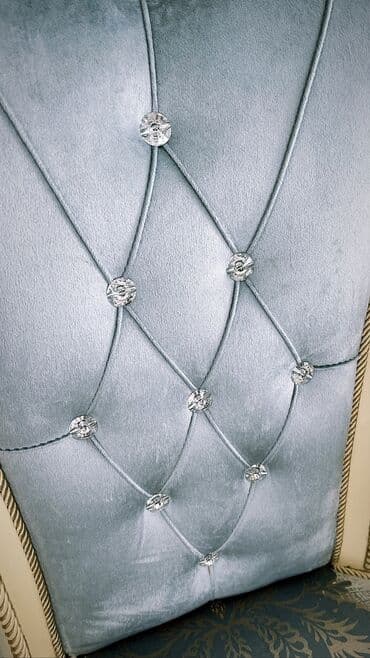 Taburetlər: 8 eded stul satılır ela vezıyetdedı yenıdı . 1 ededı 170 m ela nov — 5