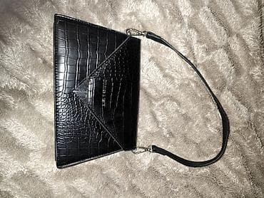 Qara çanta Çoxda mini olmayan Bir müddət istifadə olunub 28 azn lalafo.az -da Qara çanta Çoxda mini olmayan Bir müddət istifadə olunub 28 azn