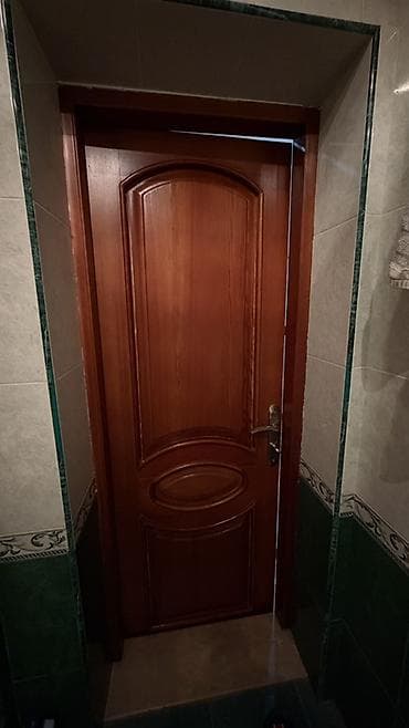 seyf qapi: Temiz taxta qapi
En 80 uz 206


1ed 150m
5eded taxta qapi var — 3
