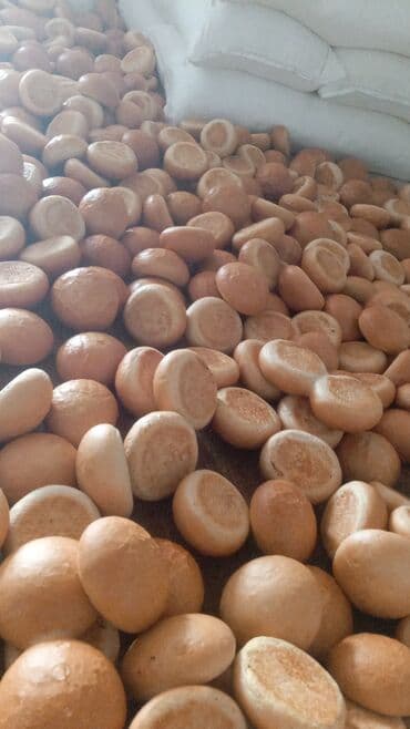 Un: Təzə bişirilmiş şirin kökələr - Yuvarlaq formada, ortası yüngül — 4