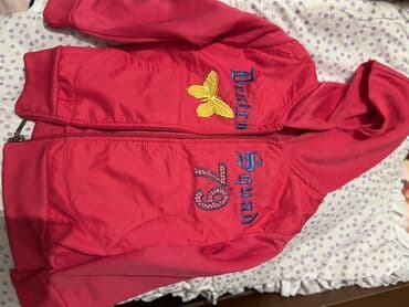 детские горнолыжные комбинезоны: Uşaq geyimləri dəsti 1) Qırmızı qız uşağı üçün kapüşonlu jaket: - Ön — 1