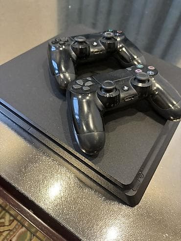 Sony PlayStation 4 Slim /500gb - Rəng: qara, Slim korpus - Komplekt