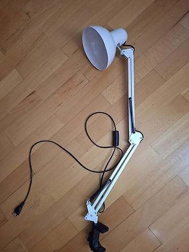 Masa üçün qısqaclı, tənzimlənən qollu stolüstü lampa. - Rəng: ağ — 1