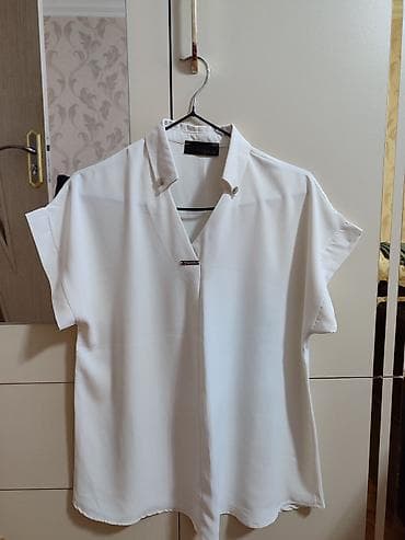 Ağ rəngli qadın bluz - Model: qısa qollu, rahat “oversize” kəsim -