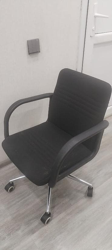 tək kreslo: Təkərli, Qolları tənzimlənmir, Parça — 1