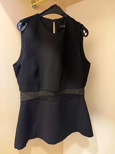 Şəxsi əşyalar: Qara rəngli, qolsuz peplum top. Yuvarlaq yaxalıq və bel hissəsində — 1
