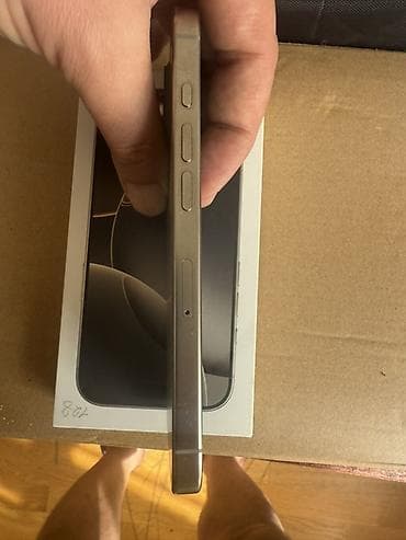 iphone 9 telefon: IPhone 16 Pro, Gümüşü, Face ID — 3