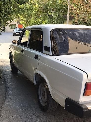 vaz 2107 mostu satilir: VAZ 2107, ağ rəng, sedan gövdə. Texniki xüsusiyyətlər: - Ön təkərli — 8