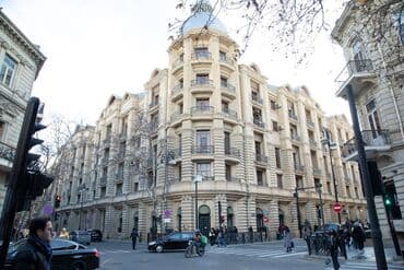 xəzər bağları evlər: Səbail rayonu, Səməd Vurğun küçəsi, Lelin Muzeyinin yanında Bulvara — 1