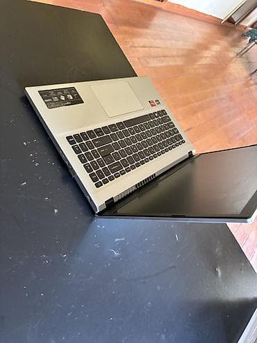 Acer Aspire 3 noutbuku - Ekran: 15.6" Full HD (1920x1080) – sol aşağı
