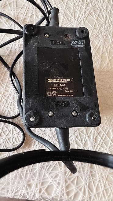 komputer notebook: Elektron Kompleks BP 24-2 güc mənbəyi - Giriş: ~220V, 50 Hz (şəbəkə — 2