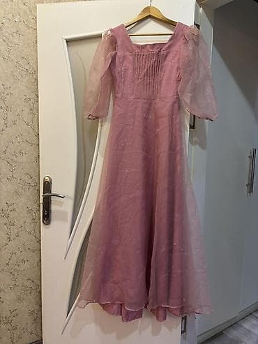 Yaxşı vəziyyətdədir. Bir dəfə geyilinib. 80 azn-ə alınıb, 40 aznə