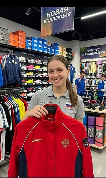 Üst geyimləri: Rusiya Güləş Komandası Olimpiya Gödəkçəsi (L) Олимпийка Russia — 2