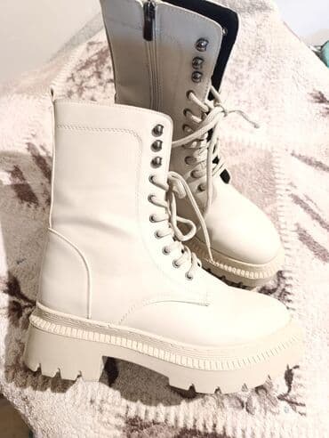 Toy paltarları və aksesuarları: Ağ rəngli qadın botları - Model: bağlamalı və yan tərəfdən fermerli — 2