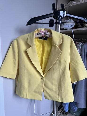 Asia: 3 fərqli blazer pencək satıram. 3 ü bir yerdə 26 manata . Biri pul and — 3