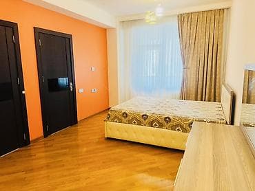 Qarayev metrosunun düz yanı, Panda Kids-in arxasında 2 otaqlı studio