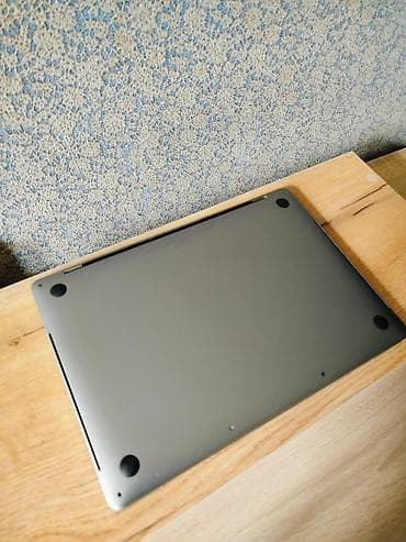 notebook tecili satilir: Macbook Pro 2019, 512 GB, 13 inç. Səliqəli istifadə edilib 512 GB — 5