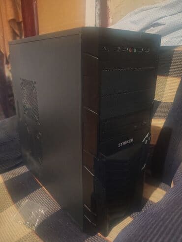 Striker sadə korpusdu. ATX formatda 4 fan dəstəkləyir, 2 küncdə, 1